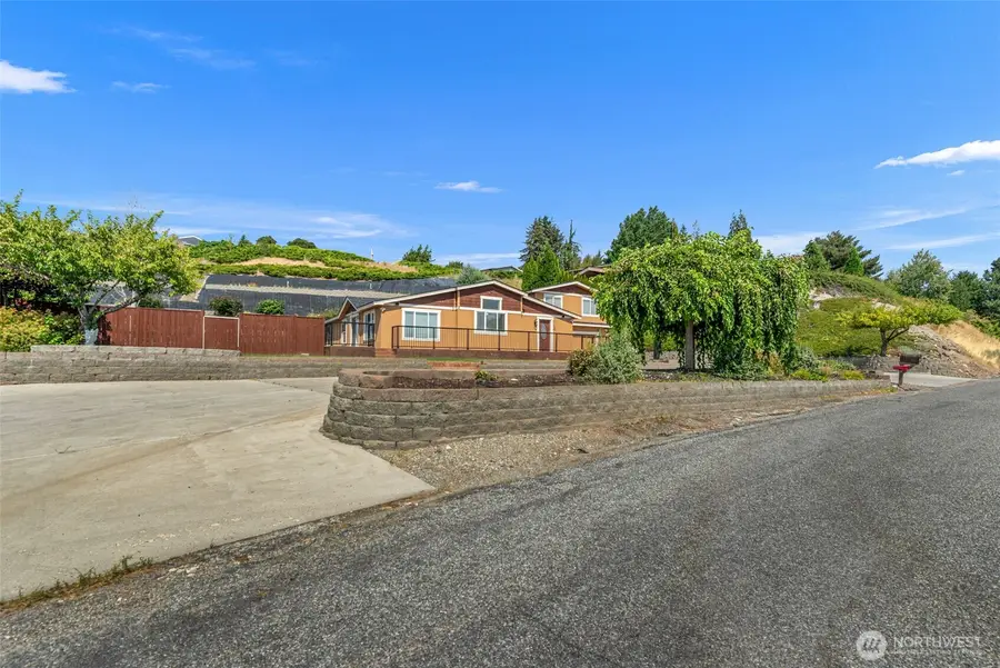 390 Sunnyslope Heights Road, Wenatchee, WA 98801 - #2