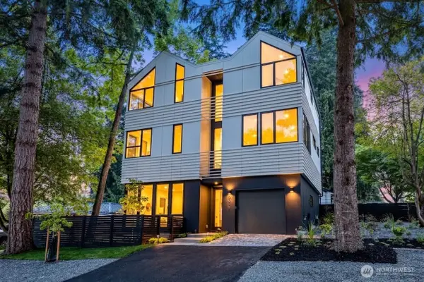 2011 NE 123rd Street, Seattle, WA 98125