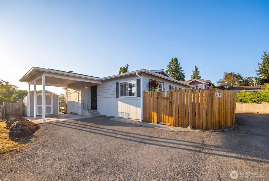4131 21st Avenue Sw, Seattle, WA 98106 - #3