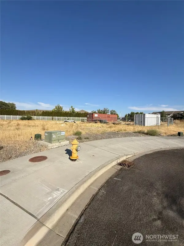 821 N Ted Yao Way #5, Moses Lake, WA 98837