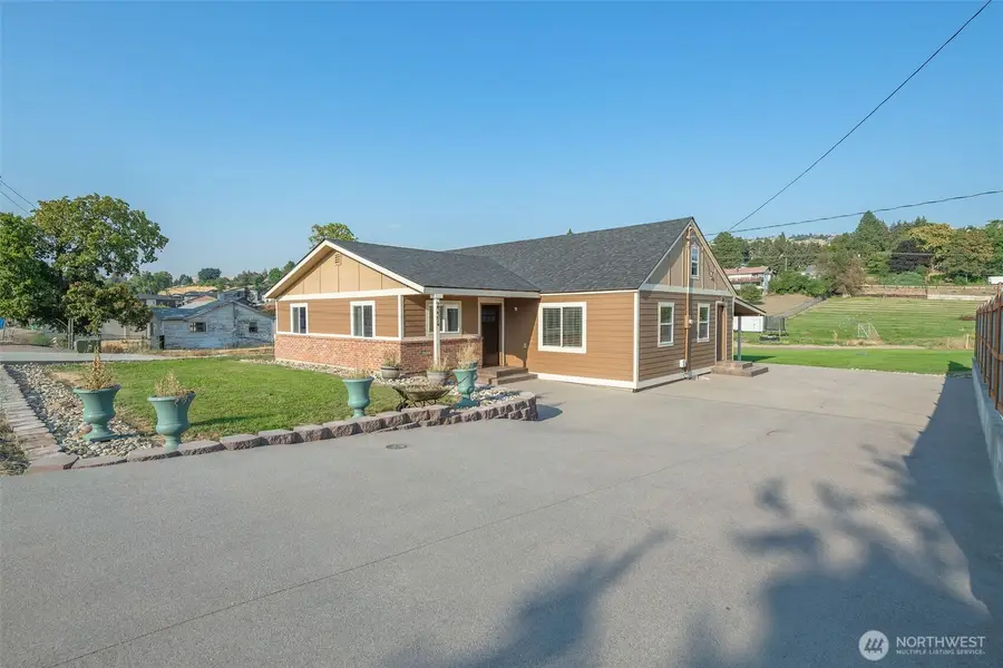 2331 NW Columbia Avenue, East Wenatchee, WA 98802 - #2