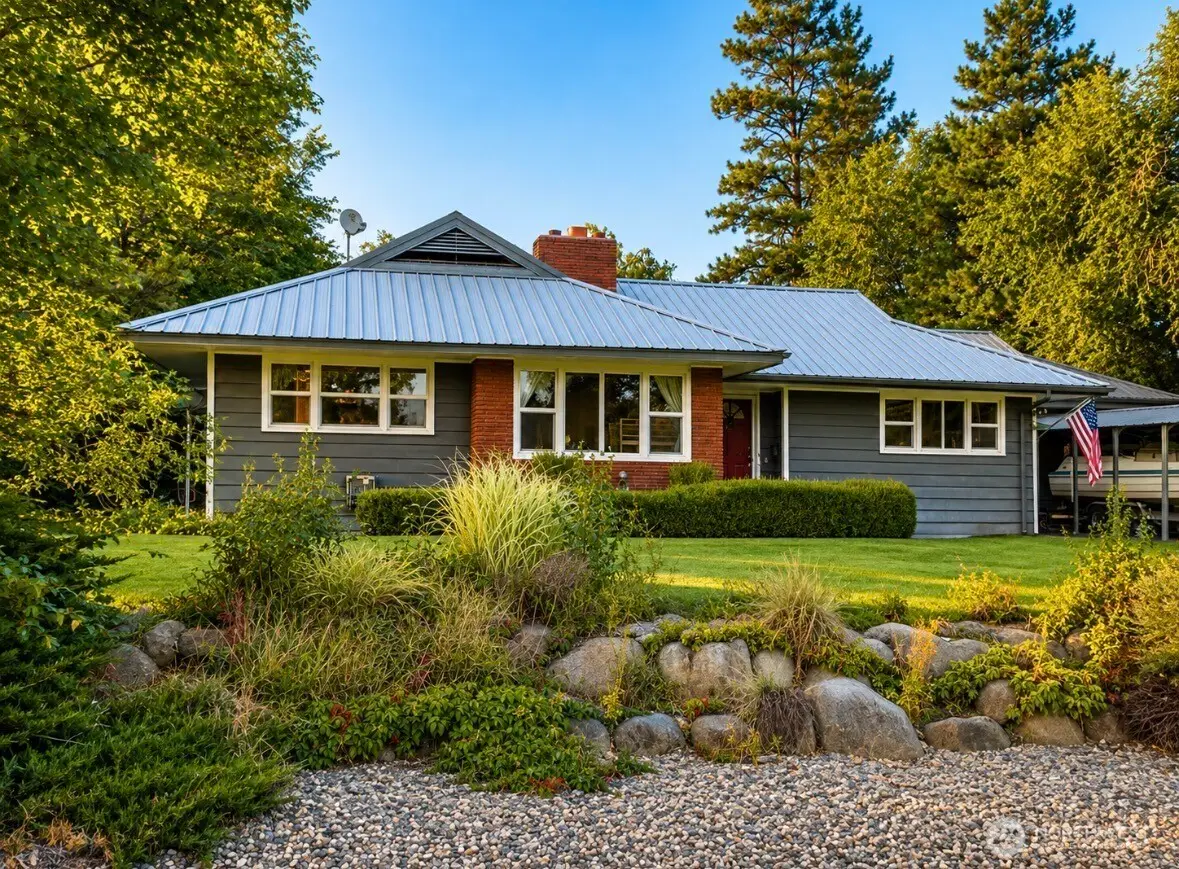233 E 2nd Street, Tonasket, WA 98855 - #1