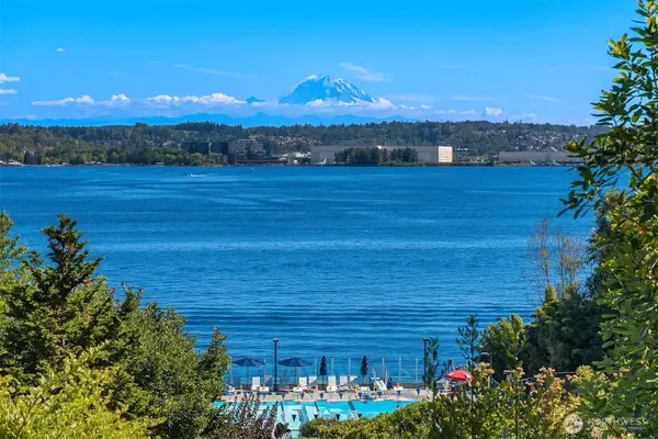 8340 Avalon Drive, Mercer Island, WA 98040