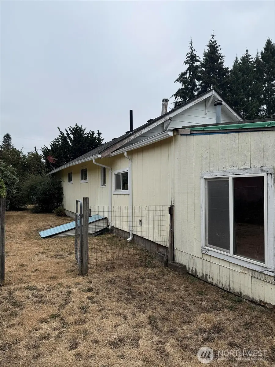 320 E Oakview Avenue, Centralia, WA 98531 - #3
