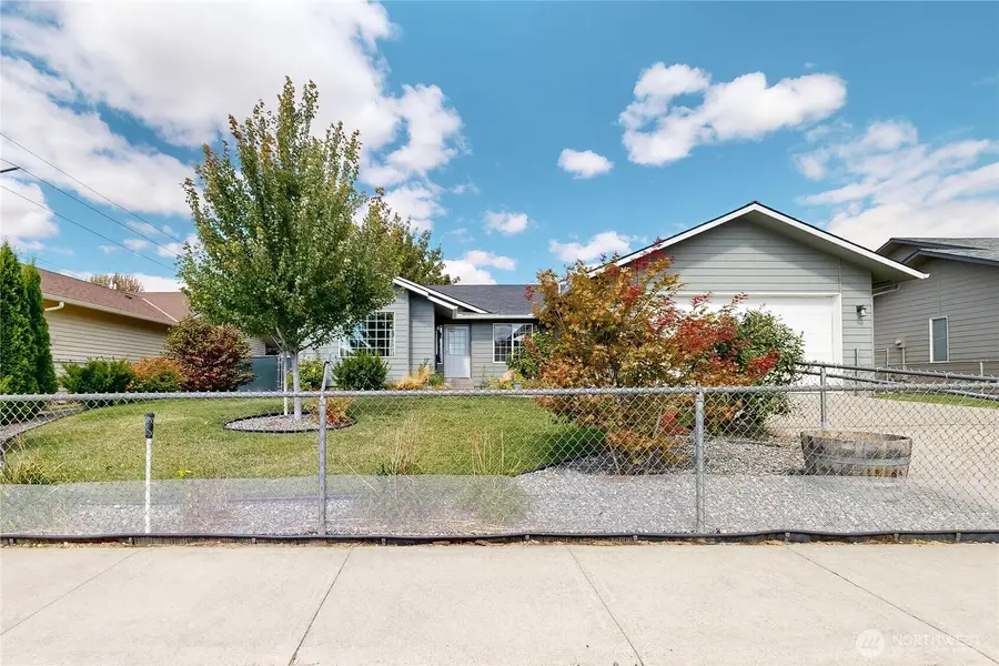 809 SE Tamarack Street, College Place, WA 99324 - #2