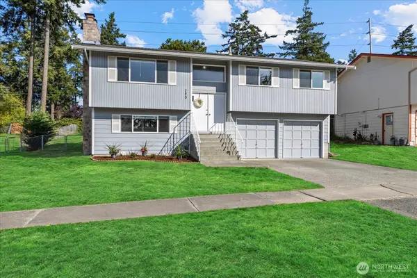 720 NW Hyak Drive, Oak Harbor, WA 98277