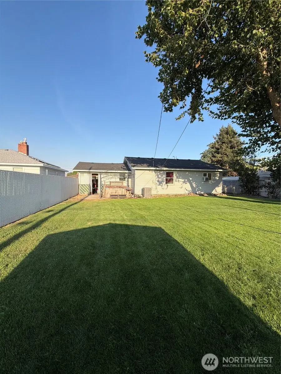 908 N 29th, Yakima, WA 98902 - #2