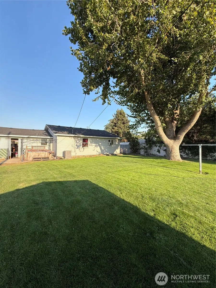 908 N 29th, Yakima, WA 98902 - #3
