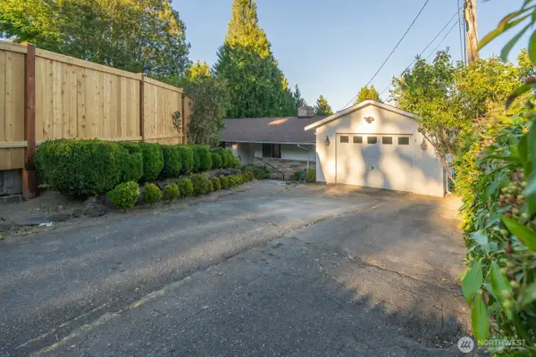 19526 53rd Avenue Ne, Lake Forest Park, WA 98155