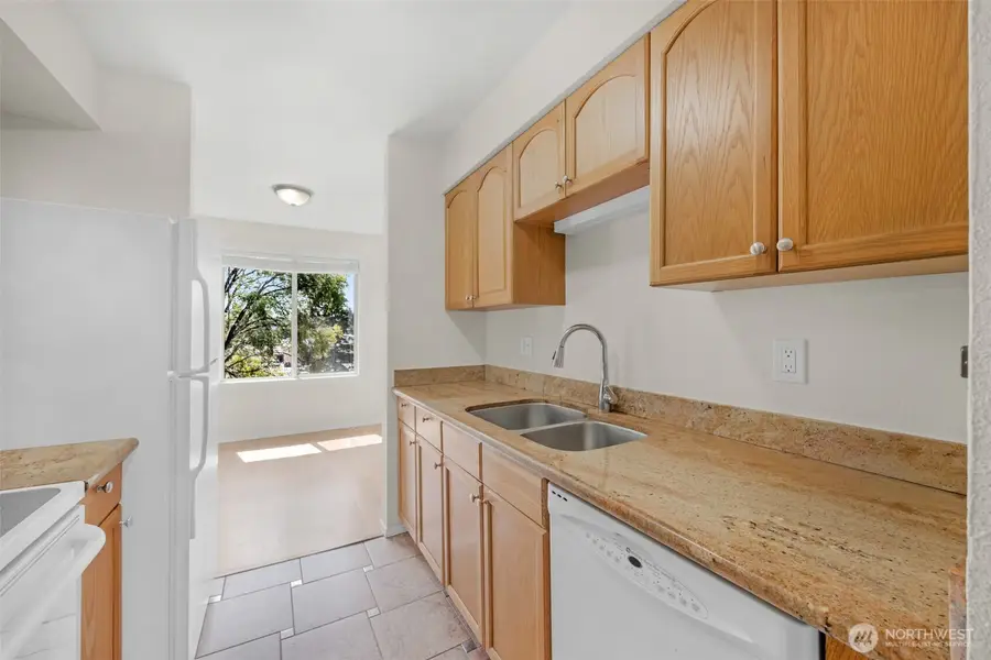 12525 NE 145th Place #F107, Kirkland, WA 98034 - #2