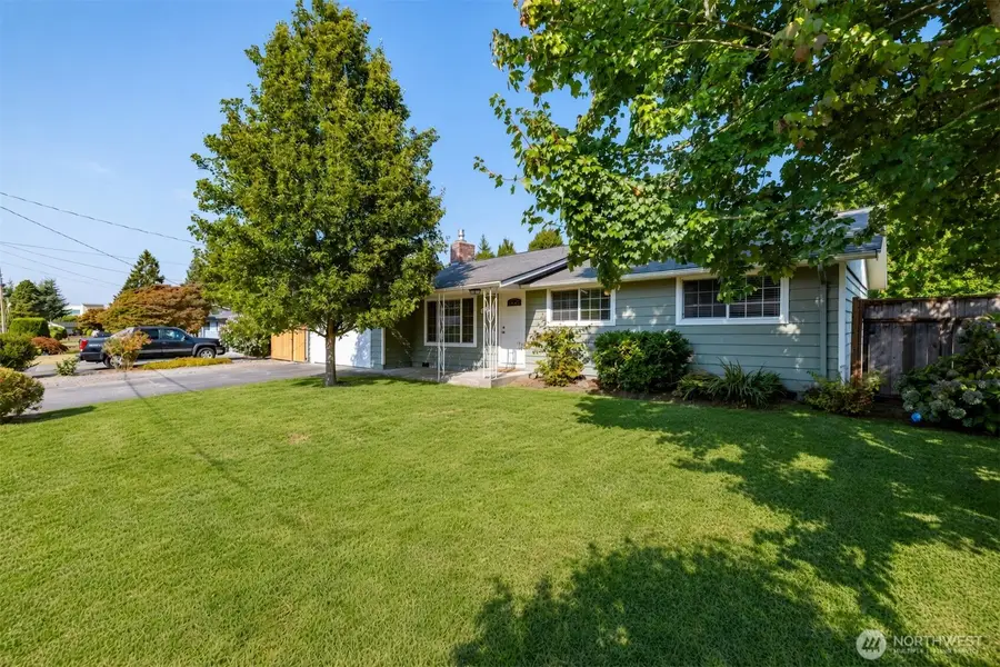 1206 S Walnut St, Burlington, WA 98233 - #3