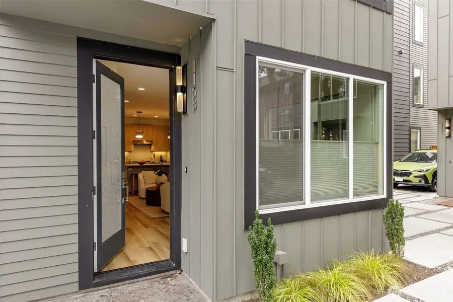 115 N 105th Street, Seattle, WA 98133 - #3