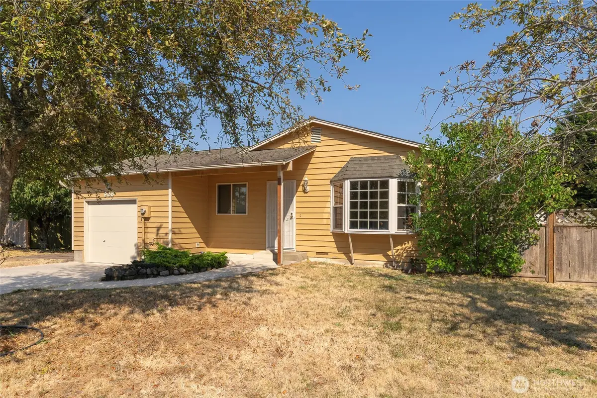 988 Ridgeway Drive, Oak Harbor, WA 98277 - #1