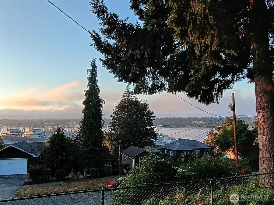 735 S Summit Avenue, Bremerton, WA 98312 - #3