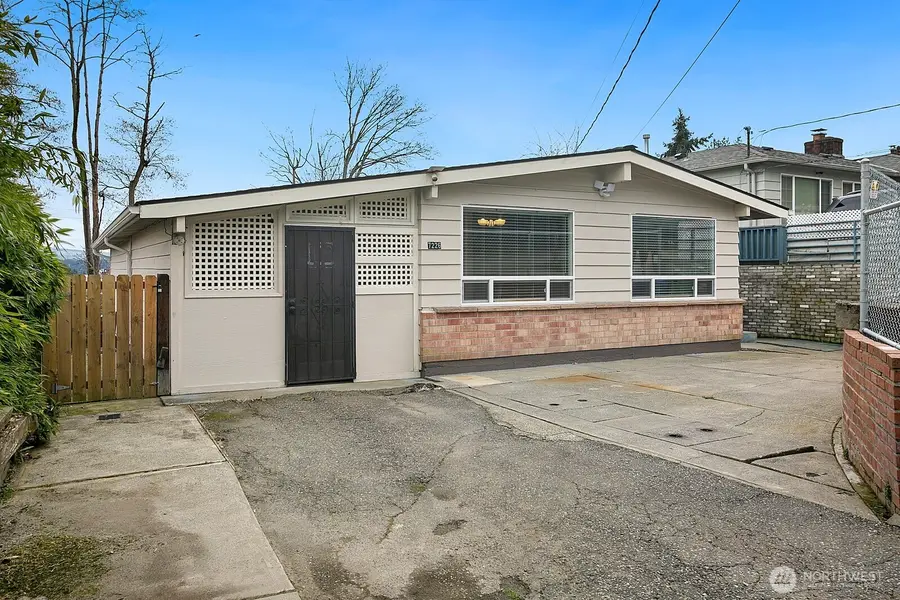 7226 33rd Avenue S, Seattle, WA 98118 - #2