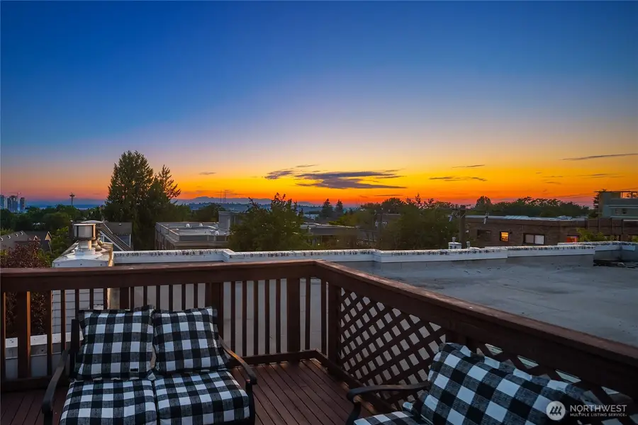 524 12th Avenue E #301, Seattle, WA 98102 - #3