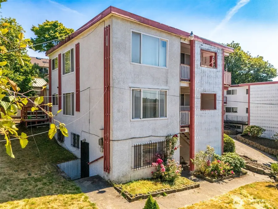 812 29th Avenue S, Seattle, WA 98144 - #2