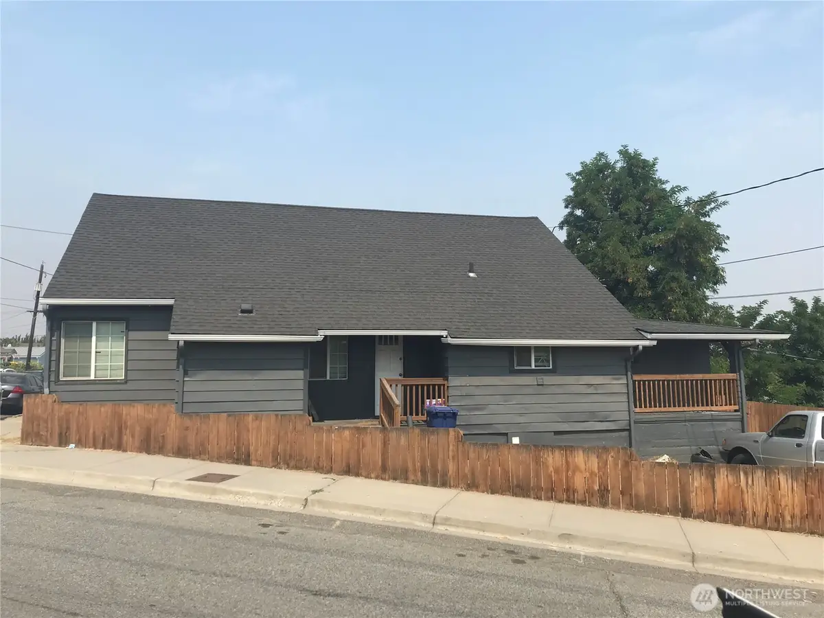 541 Walker Avenue, Wenatchee, WA 98801 - #1