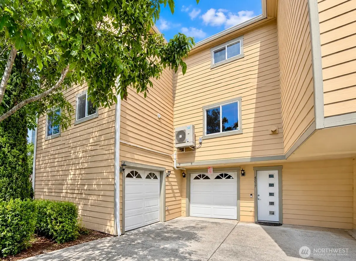 2604 Sw Genesee St, Seattle, WA 98106 - #1