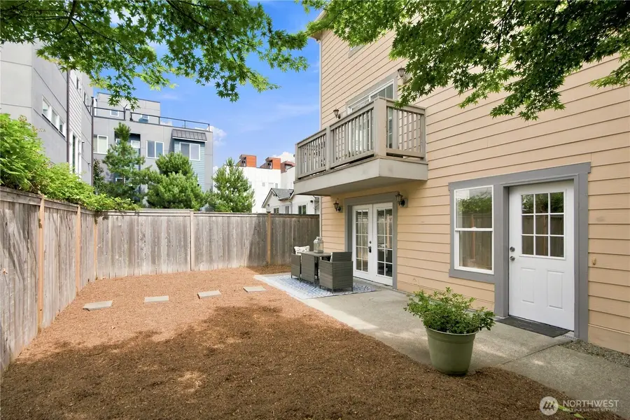 2604 Sw Genesee St, Seattle, WA 98106 - #2
