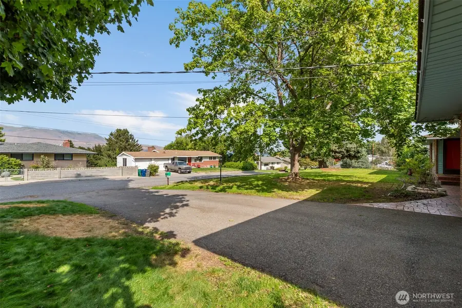 1605 N Ashland Avenue, East Wenatchee, WA 98802 - #3