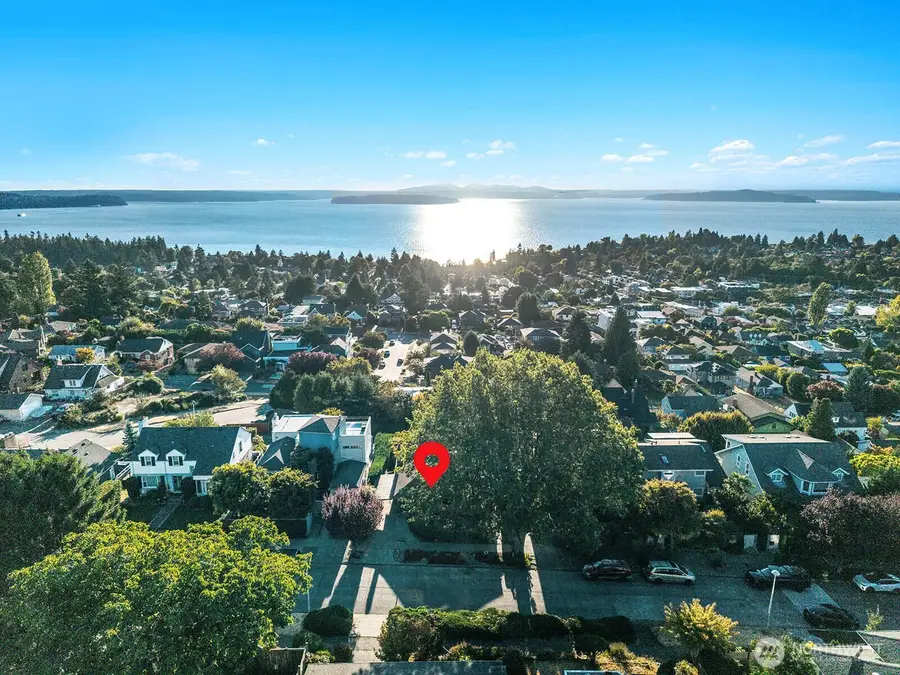 6757 38th Avenue Sw, Seattle, WA 98126 - #3