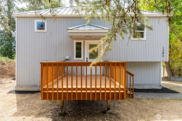 1386 Admirals Drive, Oak Harbor, WA 98277