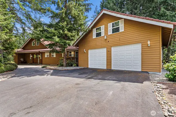 41 E Westlake Place, Allyn, WA 98524