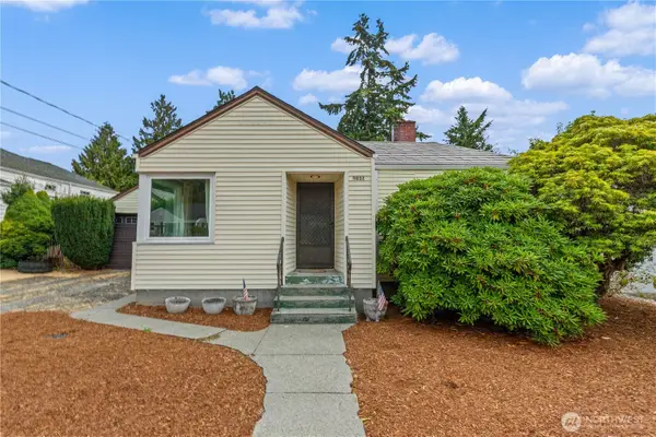 11032 Dayton Avenue N, Seattle, WA 98133