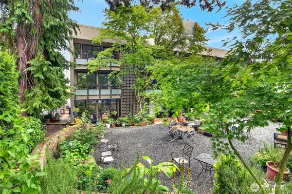 1616 41st Avenue E #305, Seattle, WA 98112