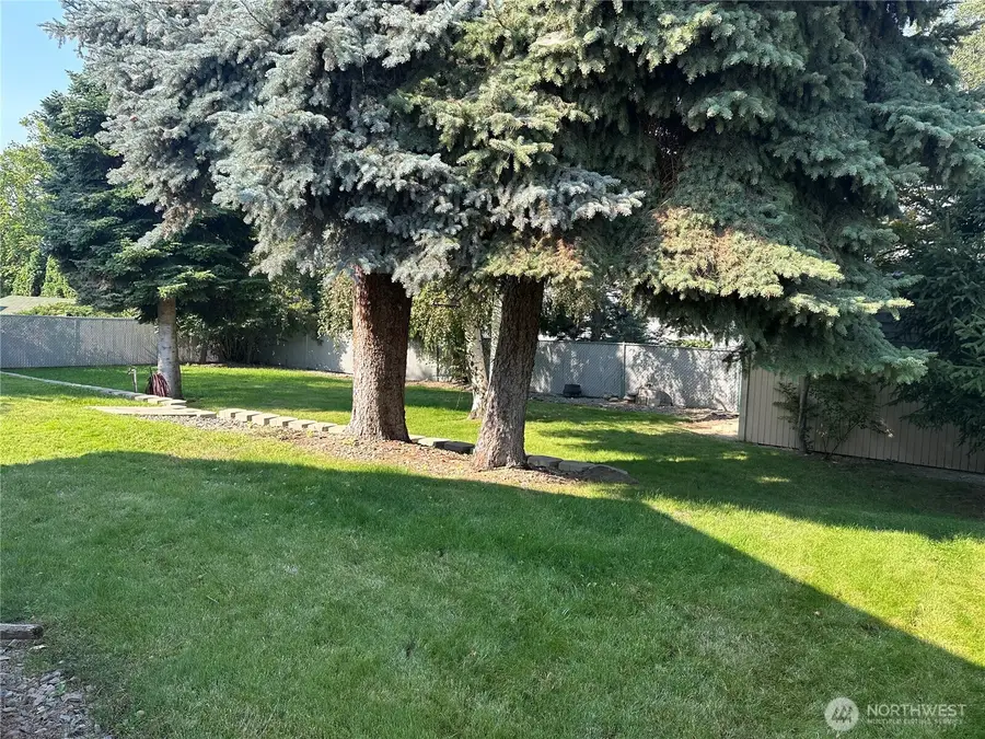 30 S Gilmore, East Wenatchee, WA 98802 - #2