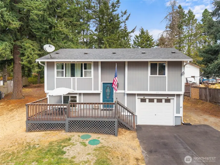 203 W Seattle Street, Rainier, WA 98576 - #2