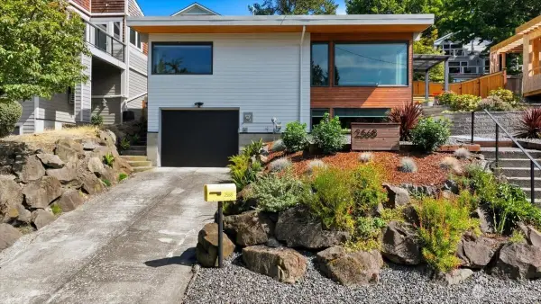 2568 13th Avenue W, Seattle, WA 98119