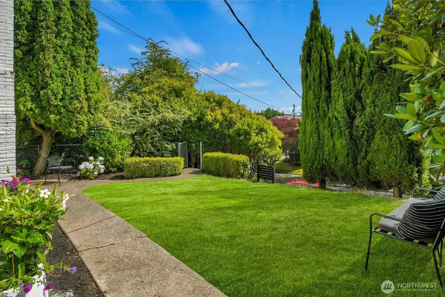 2353 Federal Avenue E, Seattle, WA 98102 - #2