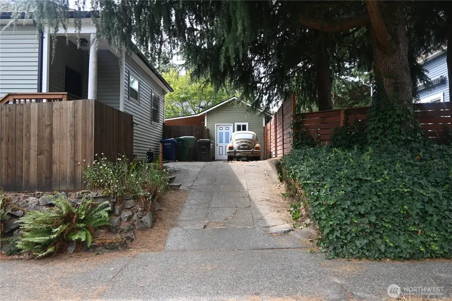 1535 24th Avenue, Seattle, WA 98122 - #3