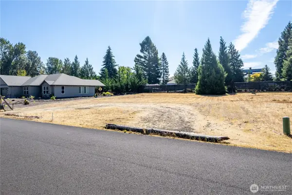 211 Columbia Point Road, Longview, WA 98632