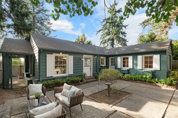 3226 30th Avenue W, Seattle, WA 98199
