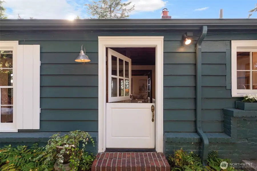 3226 30th Avenue W, Seattle, WA 98199 - #2