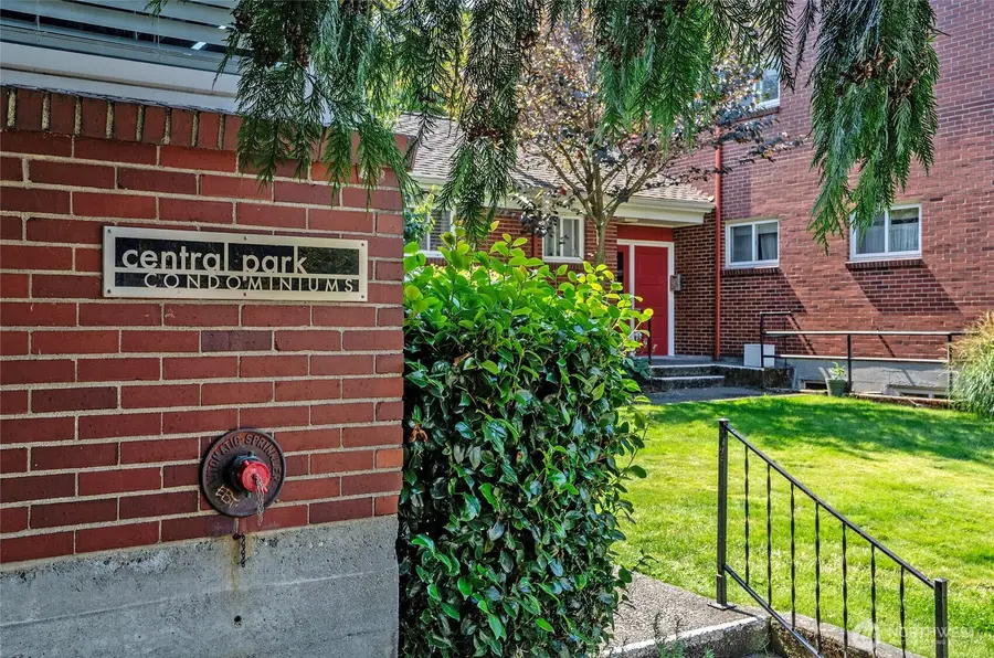 4405 SW Alaska Street #304, Seattle, WA 98116 - #2