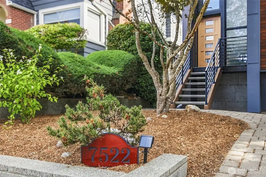 7522 14th Avenue Ne, Seattle, WA 98115 - #2