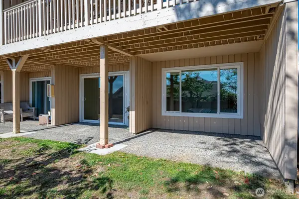 1188 SE Pioneer Way #103, Oak Harbor, WA 98277