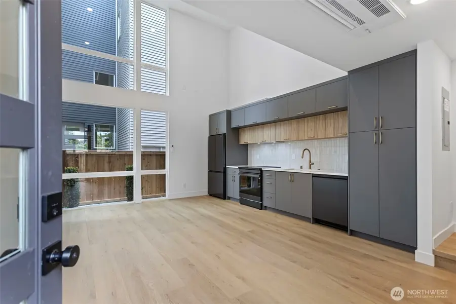 6318 41st Avenue Sw, Seattle, WA 98136 - #2