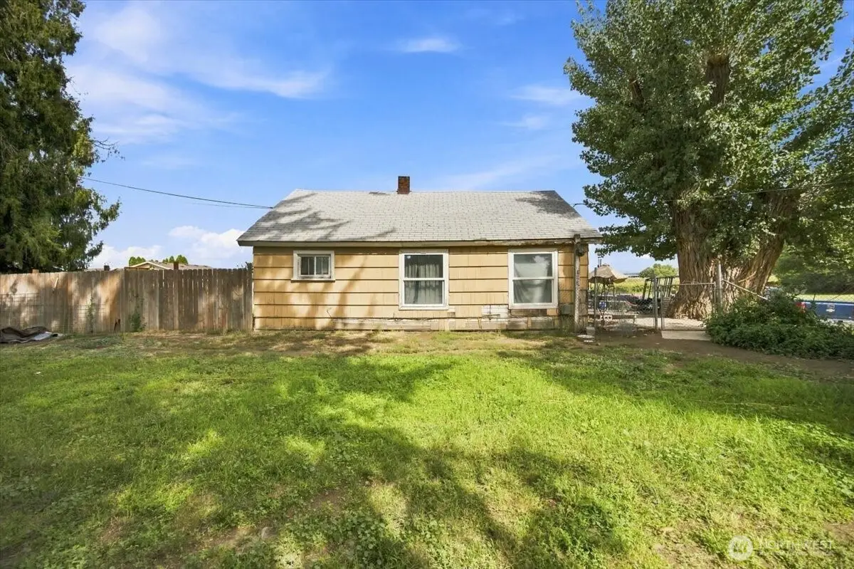 703 N 5th Street, Grandview, WA 98930 - #1