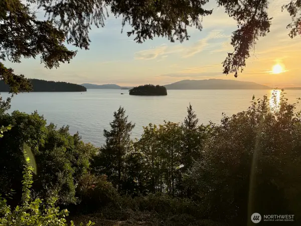 1083 Chuckanut Drive, Bellingham, WA 98229