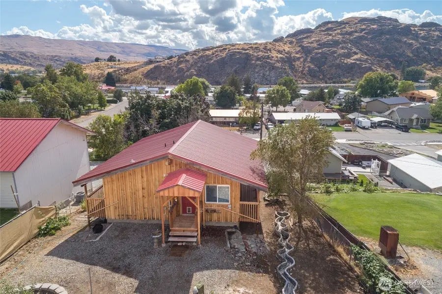 505 Beach Street, Pateros, WA 98846 - #2