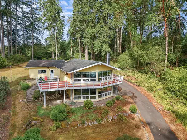 10006 Eagle Place, Anderson Island, WA 98303