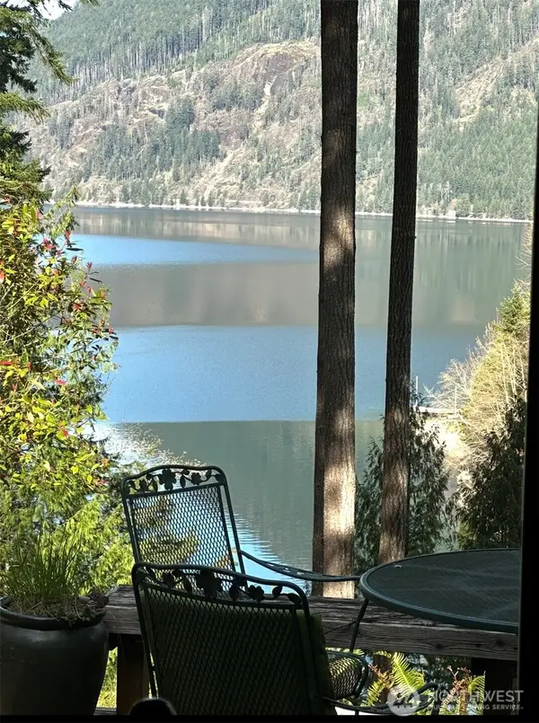 1120 N Potlatch Drive N, Hoodsport, WA 98548