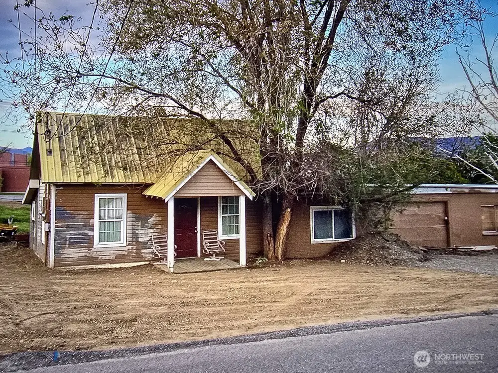 1322 4th Street, Wenatchee, WA 98801 - #1