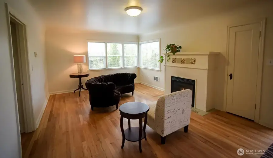 9202 17th Avenue Sw, Seattle, WA 98106 - #2