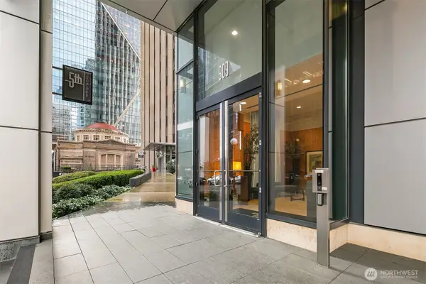 909 5th Avenue #402, Seattle, WA 98164